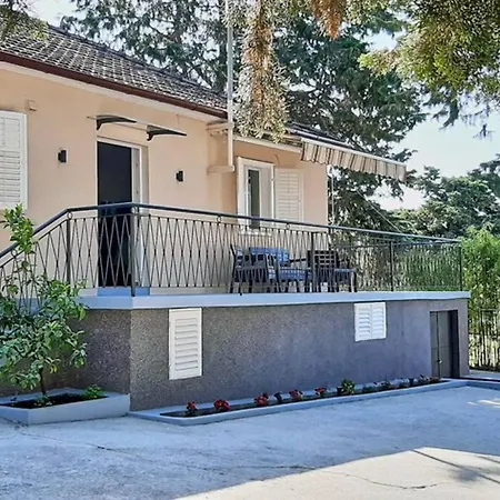 Family Vacation House Zive Villa